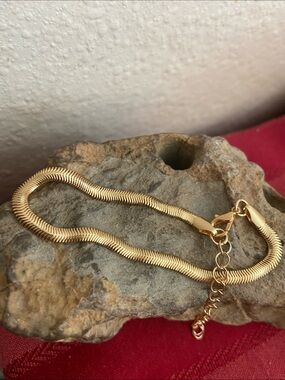 5/$10❤️❤️❤️NEW Gold Tone Zinc Alloy Herringbone Bracelet